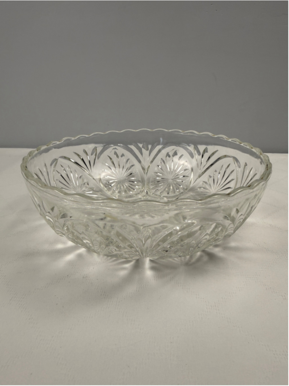 Vintage Anchor Hocking Cameo Medallion & Star clear glass serving bowl